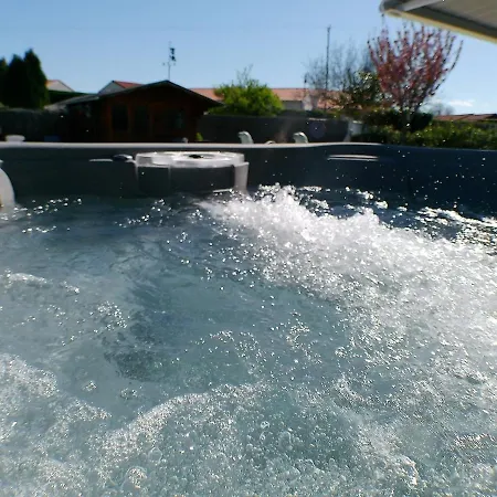 L'ecrin D'aubiat Proche Vichy Piscine Et Jacuzzi Vakantiehuis