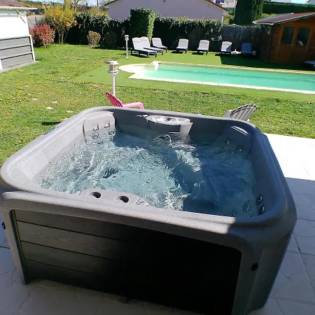 L'ecrin D'aubiat Proche Vichy Piscine Et Jacuzzi Aubiat