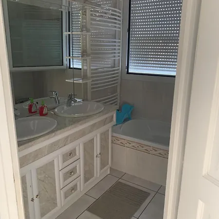 L'ecrin D'aubiat Proche Vichy Piscine Et Jacuzzi Semesterbostad *