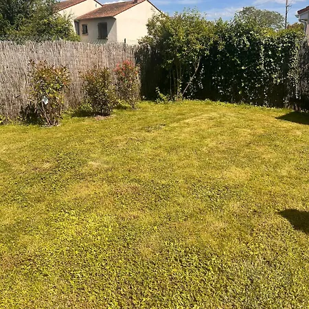 Semesterbostad L'ecrin D'aubiat Proche Vichy Piscine Et Jacuzzi
