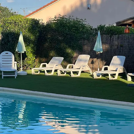 L'ecrin D'aubiat Proche Vichy Piscine Et Jacuzzi Semesterbostad *