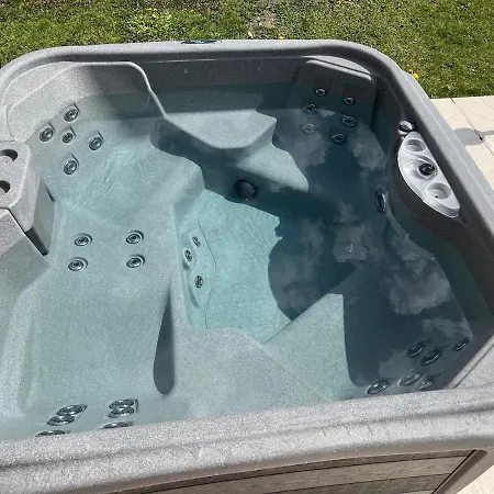 Semesterbostad L'ecrin D'aubiat Proche Vichy Piscine Et Jacuzzi *