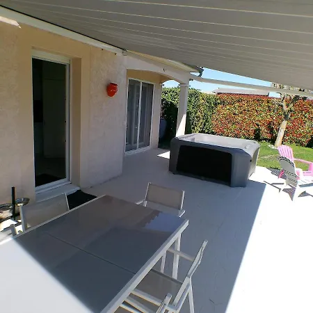 L'ecrin D'aubiat Proche Vichy Piscine Et Jacuzzi Semesterbostad *
