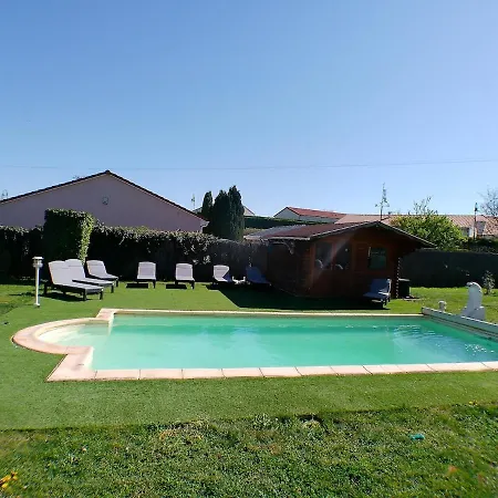 L'ecrin D'aubiat Proche Vichy Piscine Et Jacuzzi Semesterbostad Aubiat
