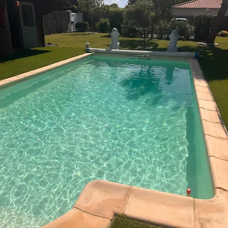 L'ecrin D'aubiat Proche Vichy Piscine Et Jacuzzi Semesterbostad *
