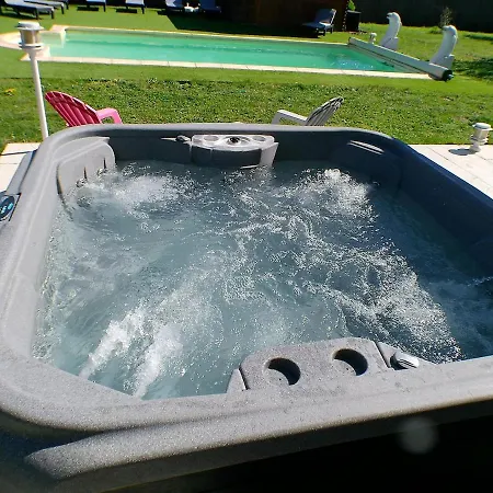 Vakantiehuis L'ecrin D'aubiat Proche Vichy Piscine Et Jacuzzi Aubiat
