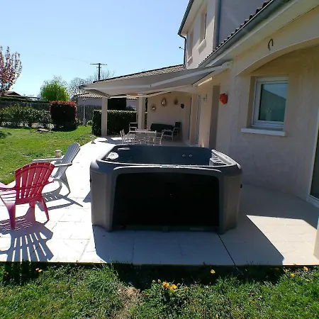 L'ecrin D'aubiat Proche Vichy Piscine Et Jacuzzi *