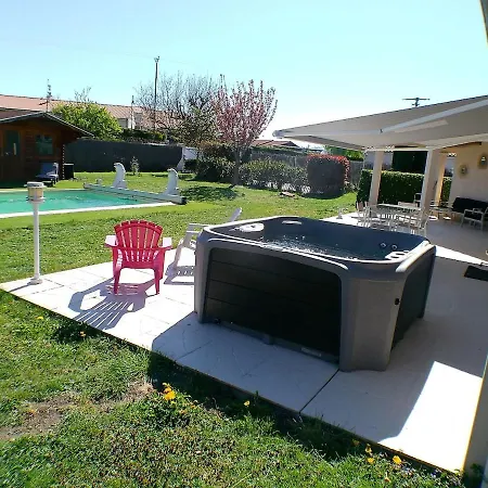 L'ecrin D'aubiat Proche Vichy Piscine Et Jacuzzi Aubiat